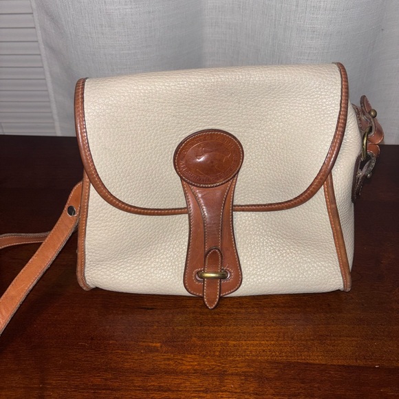 Dooney & Bourke Handbags - Dooney and bourke purse